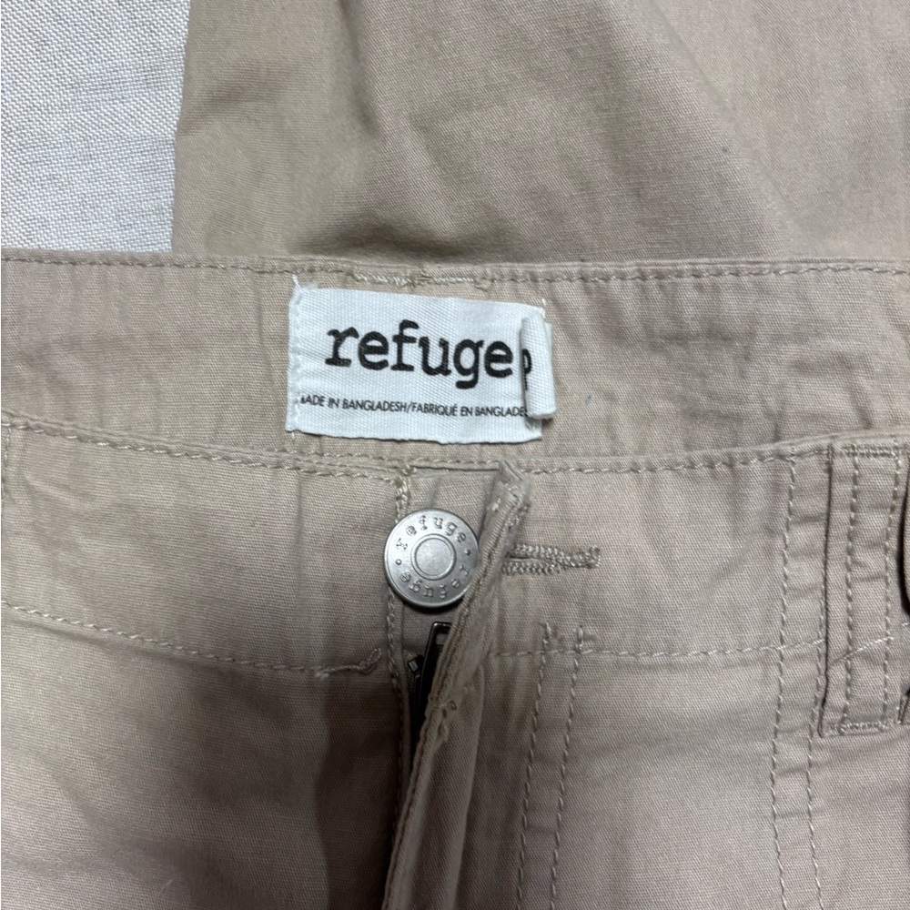NWT Woman’s Beige Low Waisted Cargo Pants Size L with Pockets and Belt Loops - Picture 6 of 11